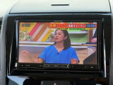 お客様に隅々までご覧頂けるよう展示車両は常に綺麗に仕上げております!お客様のご来店、スタッフ一同笑顔でお待ちしていおります♪