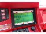 LCDディスプレイには水温、油温、タービン温度、ブースト圧、エグゾーストパイプ左右の排気温度、ブーストメーターで選択した馬力、燃料計などが表示されます