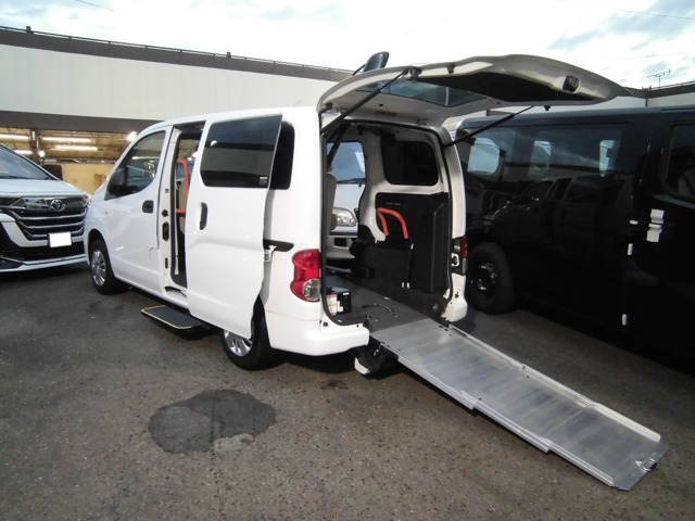 NV200バネットバン 1.6 チェアキャブ 車いす2名仕様 電動スライドステップ リアクーラー