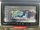 フルセグTV、ナビ、CD/DVDなど多機能なデッキ付き!