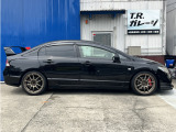 足廻りにはHKS製ハイパーマックスGT4を装備しております。サーキット走行から街乗りまでマルチにこなしてくれるオススメの車高調です。最低地上高も確保しているのでこのまま車検に通ります。