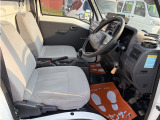 運転席シートは破れが有りましたが簡単に補修済みです!!