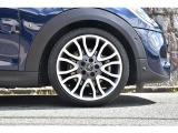 【消耗品交換含む】全車を対象に必要に応じて、消耗品交換一式を総額表示価格に含んでおります。(バッテリー、エンジンオイル、フィルター類、ワイパーゴム、エアコンフィルター、ドライブベルト、ブレーキパット)