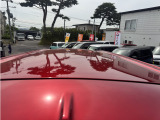 ●ルーフの傷や凹み、色褪せ塗装剥げなど見逃しやすいので是非ご覧ください☆弊社は全車ポリッシャーによるポリマー加工施工済みですので光沢に自信あります☆