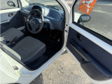 お車は外装、内装クリーニング実施済みです。お客様に心地良く快適にお乗り頂けるように努めています。