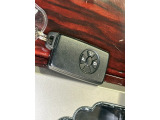 【スマートキー】 車内へのアクセス楽々、今や必須アイテムの「スマートキー」には、キー複製防止「イモビライザー」まで備わっております。