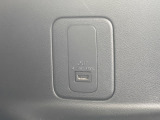 ☆なんと3列目にもUSB端子が付いているので携帯の充電もバッチリです♪お見逃し無く!!お問い合わせはTEL06-6430-1230 E-mail cars_genesis2007@yahoo.co.jpまで!!
