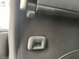 ☆運転席の後ろにUSB端子が付いているので携帯の充電もできますよ♪お見逃し無く!!お問い合わせはTEL06-6430-1230 E-mail cars_genesis2007@yahoo.co.jpまで!!☆