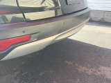 【障害物センサー】車両感覚が掴みにくい狭い駐車場で大活躍!障害物との距離感に合わせて、音で運転者に知らせてくれるとても便利な装備付きです。