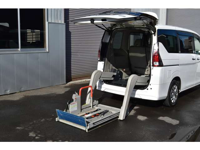日産 セレナ 4WDチェアキャブ S-ハイブリッド 車椅子輸送車 本州仕入車