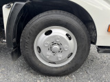 右側前方タイヤ:山あります。☆☆全国配送承ります☆☆県外へ多数納車しています。遠方ですとフェリー利用してお届けしていますが手数料は頂かず、比較的お手頃価格で配送しております♪