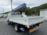 左側後方:リアアウトリガー、左右ともに格納も設置もスムーズに行えます。荷台は、内寸長さ:375cm,幅:200㎝,高さ:38㎝ 嬉しい積載3.5トン!●●現車確認いただけます●●栃木県栃木市ハイトレーディング