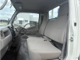 4000cc 2t 2トン 平ボディ 4WD 走行76000K アオリカバー付 3人乗り 内外装仕上げ済み 積載2000Kg 5速 5MT 3ペダル
