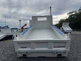 車両後面:荷台に目立つ凹凸や傷無しです。安全安心のコボレーンおよびコボレーンシート付です★後部には安心安全のピンロックが2か所付いています。栃木県栃木市ハイトレーディング