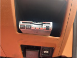 便利なETCももちろん装備されております。料金所もストレスフリーで通過可能です。ETCの割引も嬉しいですね。現在両面テープが剥がれておりますので納車時までに貼り付け致します。