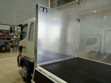 荷台内寸:575&times;214&times;40 三方開 アオリ三方上部ステンレス製プロテクター付 リア歩み掛け架装 前立てステンレス製/荷台側アルミ縞鋼板張り/LED作業灯4個