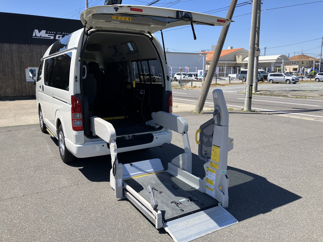 ハイエースバン  ウェルキャブ 車いす仕様車 Bタイプ