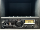 AM/FM電子チューナーを装備、AUX端子付きでスマートフォンや音楽プレイヤーとつないで手軽に楽しめます。
