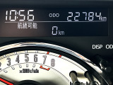 メーター上部には走行情報などの表示するマルチディスプレイを設置。ホワイトレターで目にも優しいです。