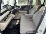 内装クリーニングも行っております。専門スタッフが愛車をピカピカに仕上げさせていただきます。