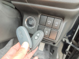 【全国納車OK】 現車をご覧になれないお客様でも、安心してお車をご購入いただける環境を整えております。 色々な角度から撮影したたくさんの画像など豊富な資料送りいたしております。