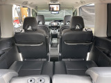☆3列目にもテーブルが付いてます。お見逃し無く!!お問い合わせはTEL06-6430-1230 E-mail cars_genesis2007@yahoo.co.jpまで!!☆