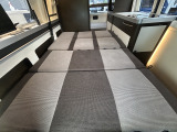 ダイネットも簡単にベッド展開可能です!寸法は190cm&times;120cmとなっております!