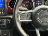 運転中も操作しやすい、ステアリングスイッチ付き!
