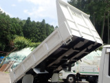 荷台裏や角、錆腐食見られません。
