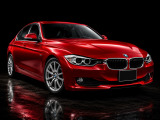 鮮やかなレッドボディが印象的なBMW 320iが入庫いたしました。