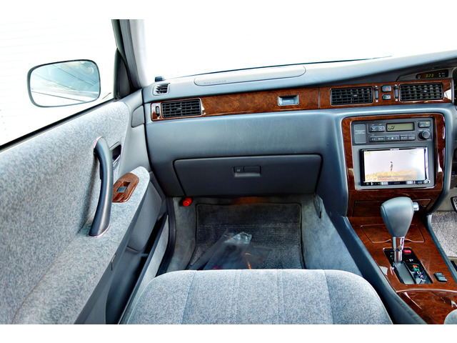 トヨタ クラウン 2.5 ロイヤルサルーン 新品WORK18インチアルミ 新品車