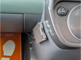 ETC車載器は助手席足元に取り付けられてますのでカードの出し入れもし易いです。