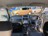 大高店は軽自動車をメインに取り扱っておりますが、本店ではコンパクトカーからミニバン、輸入車まで取り扱っております。グループ全店で常時在庫180台以上取り揃えております。厳選仕入れをしております!