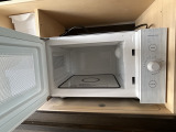 クルマ旅にとても便利な電子レンジもインストール!