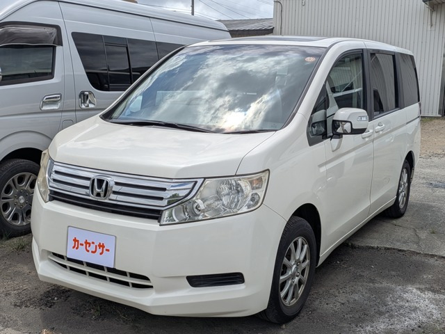 ステップワゴン 2.0 L 4WD 大型サンルーフ付き
