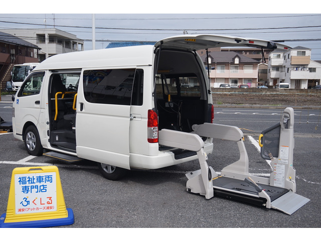 ハイエースバン Bタイプルーフサイドウインドなし