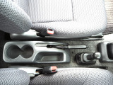 2WD&hArr;4WD.Hi&hArr;4WD.Loの切り替えは確実に入る機械式でクロカンや雪道に最適です。ジムニーは、砂浜など、軽量な車体を生かして陸の王者と言われるランクルを凌ぐ走りが可能です。