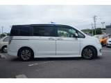 3ヶ月・3000kmの無料保証付きです。エンジン、ミッション等の修理の際に金額が大きくなりがちな箇所も無料修理で安心です。最大3年までの有料保証も取り扱っております。