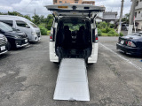 セレナ 1.2 e-POWER ハイウェイスター チェアキャブ スロープタイプ 車いす1名 サー...
