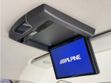 ALPINE フリップダウンモニター装備!