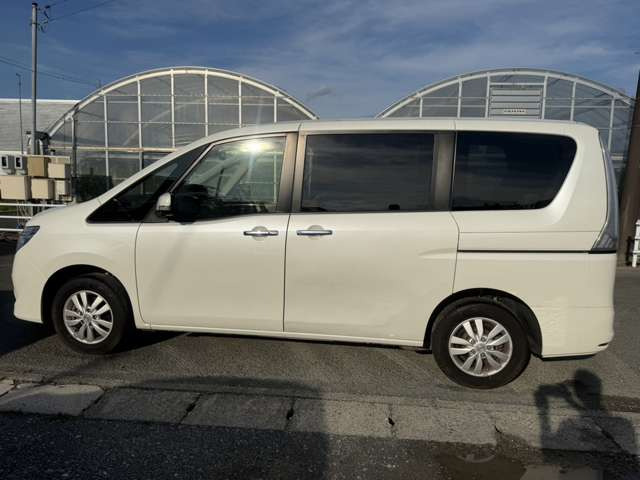 日産 セレナ 2.0 20G 78000Km 両側スライドドア 日産 セレナ 2.0 20G 4WD 両側電動スライドドア 全周囲カメラ TV の
