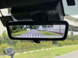 そしてデジタルインナーミラー搭載!この車は後席フリップダウンモニター付きだから、ルームミラーはこちらの方がいいですよね!荷室が荷物でパンパンでも大丈夫!
