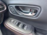 運転席側シートメモリー機能付きです。