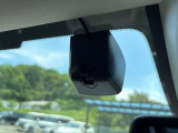 前後ドライブレコーダーが装備されており、万が一の事故の際や駐車時も安心です。