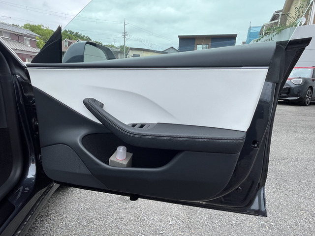 テスラ モデル3 RWD ワンオーナー 禁煙車 ガラスルーフ の中古車詳細