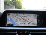 大型の純正液晶ナビ。AppleCarPlay対応でスマホ連動も快適です。