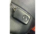【スマートキー】 車内へのアクセス楽々、今や必須アイテムの「スマートキー」には、キー複製防止「イモビライザー」まで備わっております。