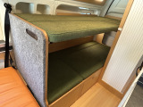 ベッド展開不要で就寝できる常設二段ベッド!
