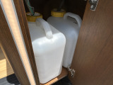 給排水は持ち運びのしやすいポリタンク!