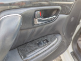 【全国納車OK】 現車をご覧になれないお客様でも、安心してお車をご購入いただける環境を整えております。 色々な角度から撮影したたくさんの画像など豊富な資料送りいたしております。